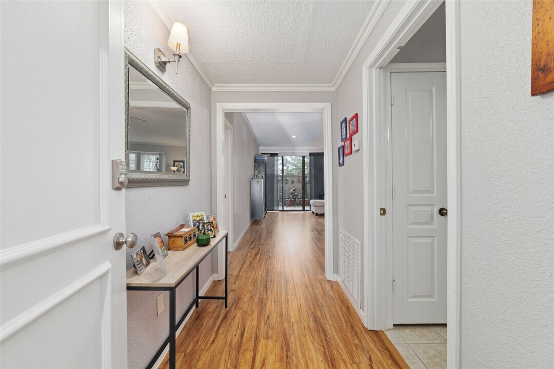 2400 N Braeswood Blvd in Houston, TX - Building Photo