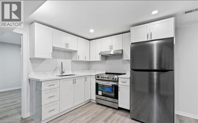 304 First Ave in Welland, ON - Building Photo - Building Photo