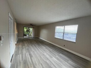 3400 Foxcroft Rd in Miramar, FL - Building Photo - Building Photo