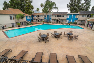 Shadow Point in Spring Valley, CA - Foto de edificio - Building Photo