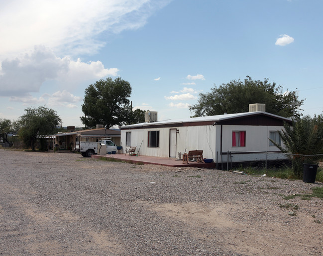 10020 S Nogales Hwy in Tucson, AZ - Foto de edificio - Building Photo