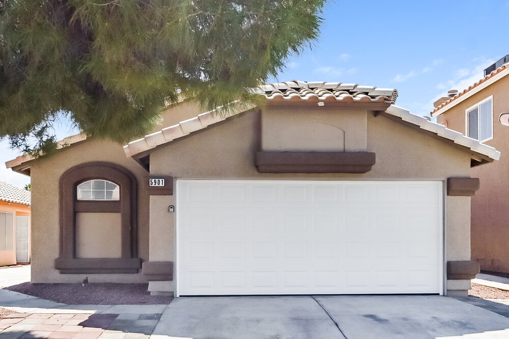 5901 Commodore Cove Dr in Las Vegas, NV - Building Photo