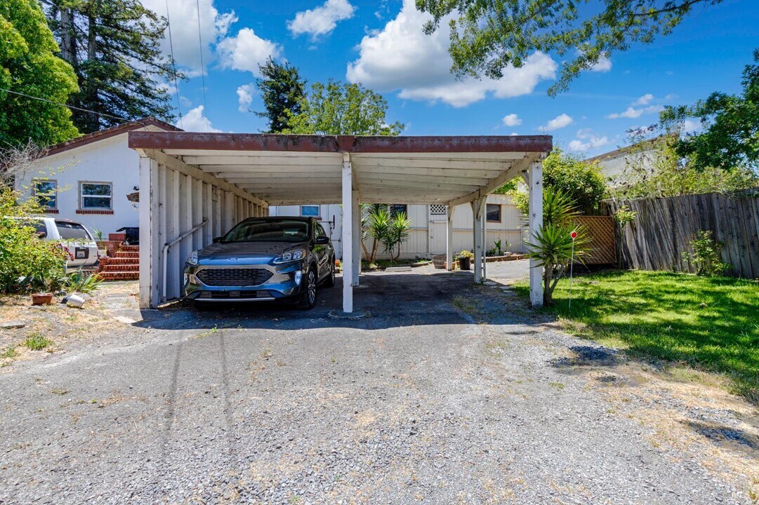 20 Eucalyptus Rd in Petaluma, CA - Building Photo