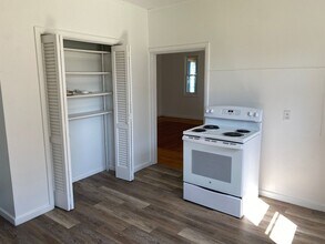 507 E 7th St-Unit -Lower in Merrill, WI - Foto de edificio - Building Photo