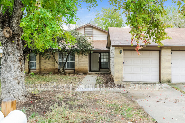 8822 Meadow Range St in San Antonio, TX - Building Photo - Building Photo