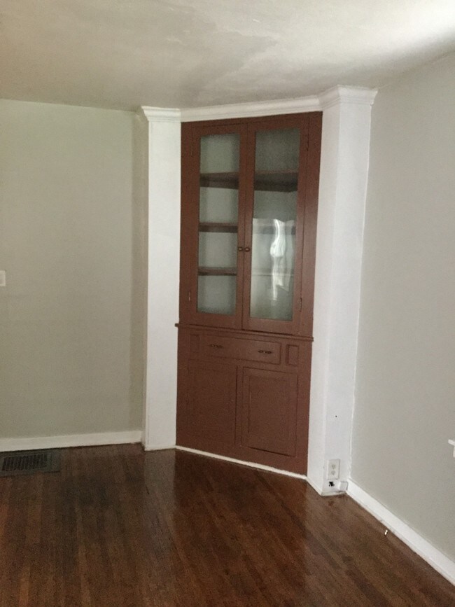 117 E Morgan St in Dixon, IL - Building Photo - Building Photo