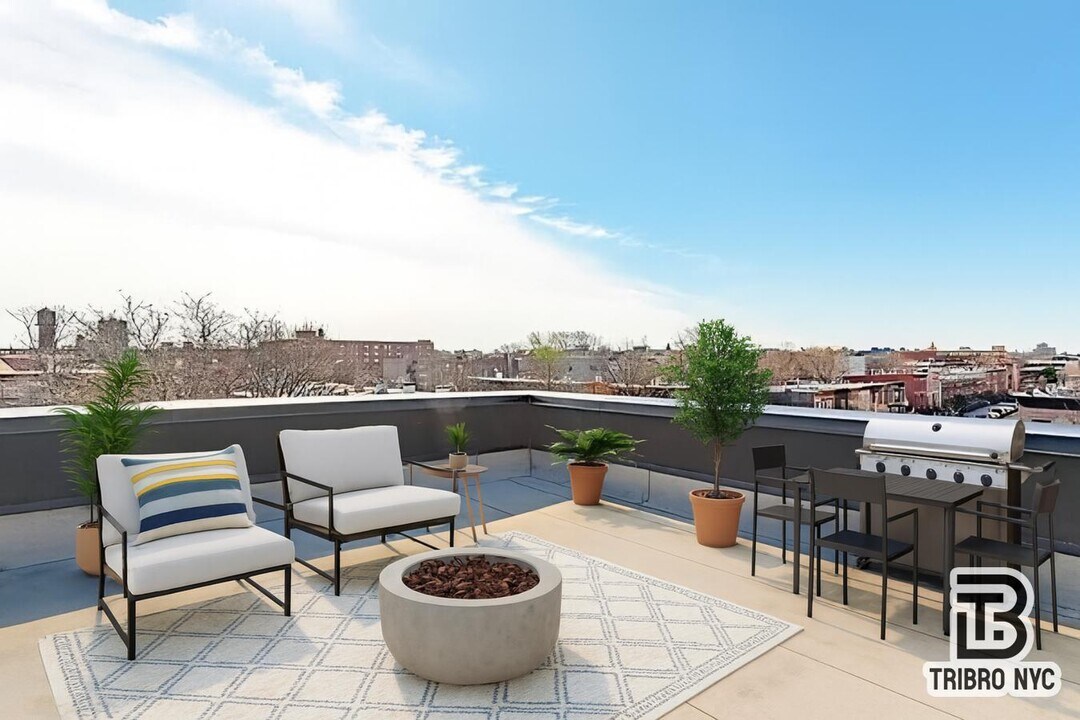 1068 Putnam Ave in Brooklyn, NY - Building Photo