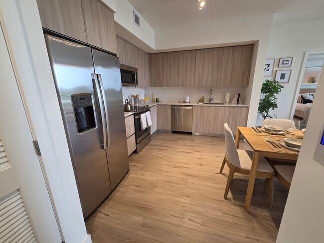 7554 W 4th Ct, Unit B2 in Hialeah, FL - Building Photo - Building Photo