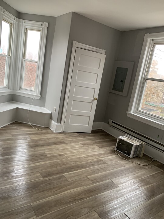 514 W Tabor Rd in Philadelphia, PA - Building Photo