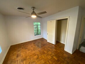 1211 Bentwood Rd in Austin, TX - Foto de edificio - Building Photo