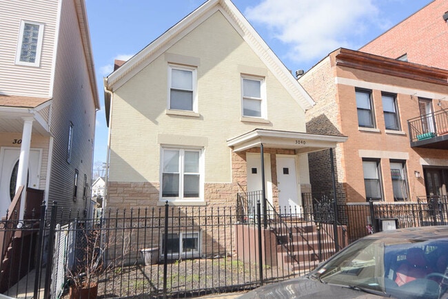 3040 N Clybourn Ave
