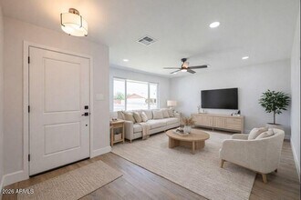 11202 N 43rd Dr in Glendale, AZ - Building Photo - Building Photo