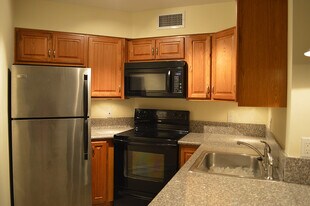 216 Lake Pointe Dr in Oakland Park, FL - Building Photo