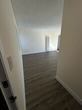 6310 Hazeltine Ave, Unit 208 in Van Nuys, CA - Building Photo - Building Photo