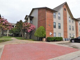 218 N Texas Blvd in Denton, TX - Building Photo