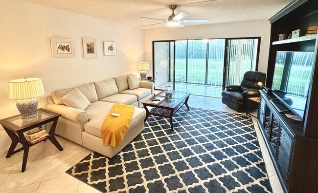 5121 Oakhill Ln in Delray Beach, FL - Building Photo - Building Photo