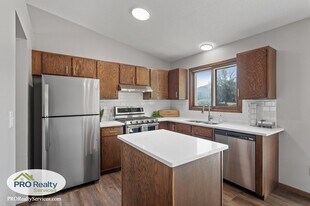 4467 Slater Rd in Eagan, MN - Building Photo