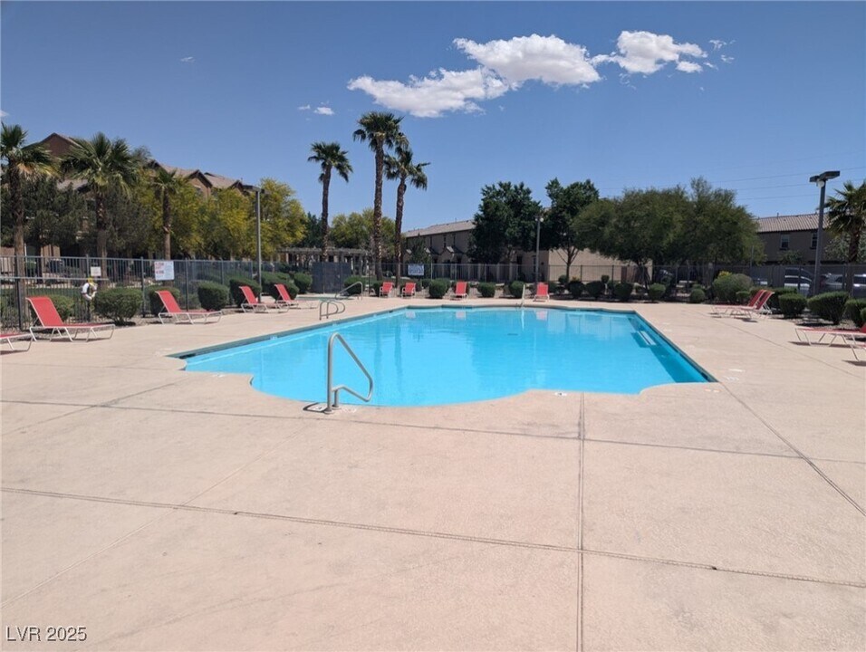 4437 Dover Straight St in Las Vegas, NV - Building Photo