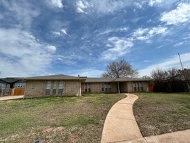 8 SW 71st St in Lawton, OK - Building Photo