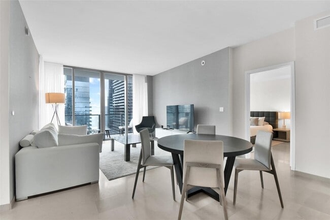 88 SW 7th St, Unit 3503 in Miami, FL - Building Photo - Building Photo