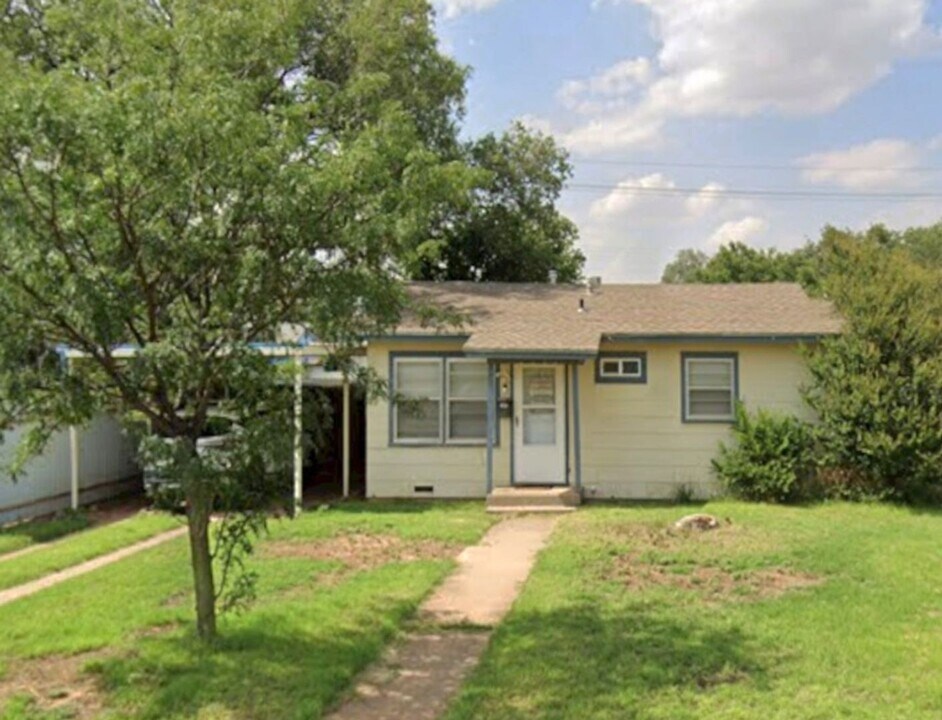 4820 37th St in Lubbock, TX - Building Photo