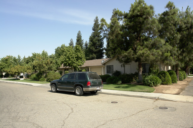 1452-1498 Carolyn Ln in Reedley, CA - Building Photo - Building Photo