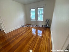 17 Boulevard Ter, Unit 1 in Boston, MA - Foto de edificio - Building Photo