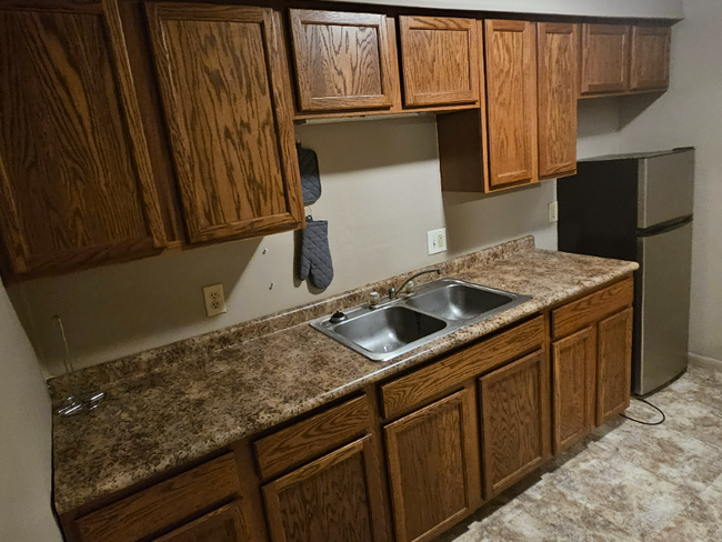 property at 321 W Elm St