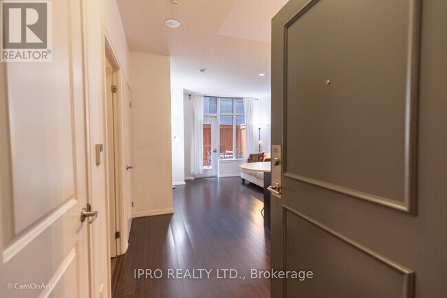 35-135 Hayden St in Toronto, ON - Building Photo - Building Photo