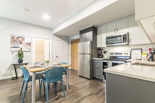 The W London in London, ON - Building Photo