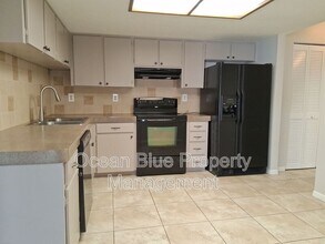 8732 Elm Leaf Ct in Port Richey, FL - Building Photo - Building Photo