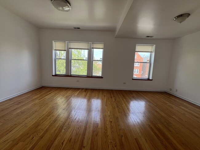 3135 W 40th Pl, Unit 2 nd Floor