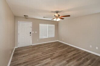 10811 Carstairs St in Charlotte, NC - Building Photo - Building Photo