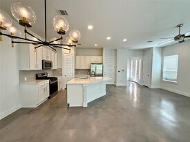 8922 Menchaca Rd in Austin, TX - Building Photo