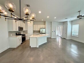8922 Menchaca Rd in Austin, TX - Building Photo - Building Photo
