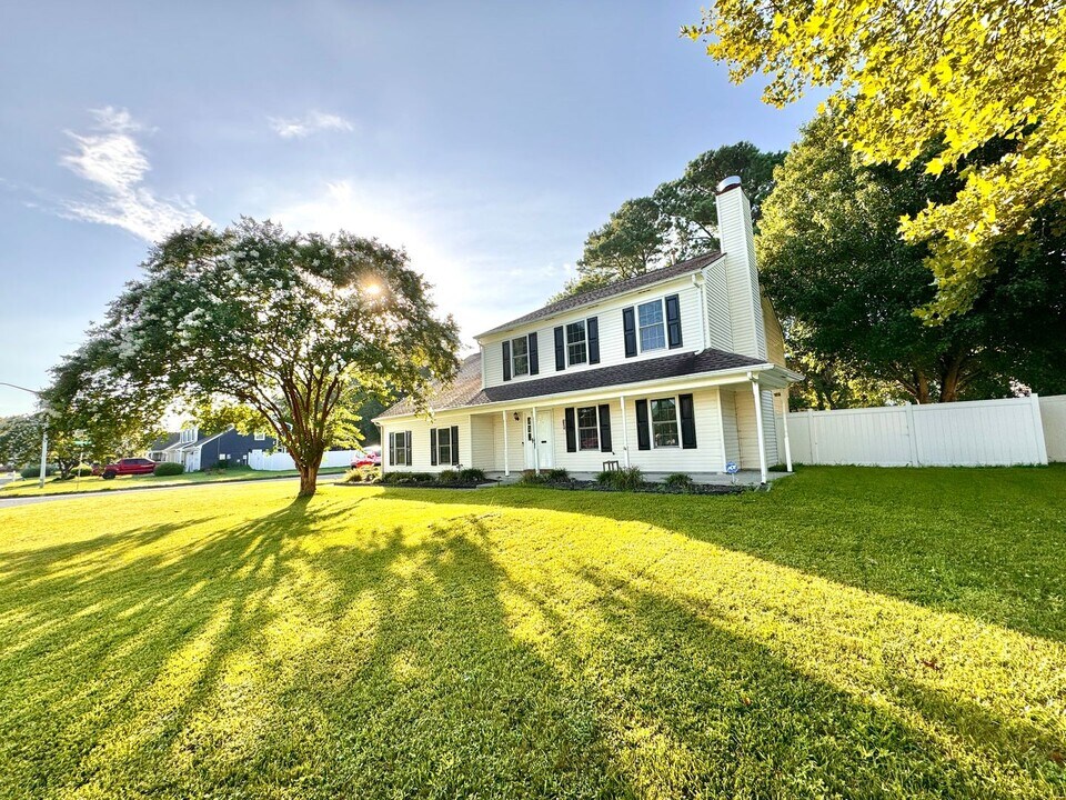 3917 Larchwood Dr in Virginia Beach, VA - Building Photo