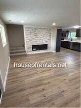 5157 Herrin Rd in Carterville, IL - Building Photo - Building Photo