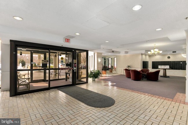 3330 N Leisure World Blvd-Unit -5-915 in Silver Spring, MD - Building Photo - Building Photo