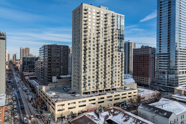LaSalle Private Residences in Chicago, IL - Building Photo - Building Photo