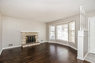 8705 Evanston Ave in Raytown, MO - Building Photo - Building Photo