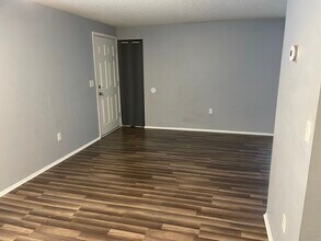 140 Hunter Lake Dr, Unit H in Oldsmar, FL - Building Photo - Building Photo