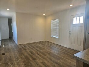 4650 E Lake Mead Blvd in Las Vegas, NV - Building Photo - Building Photo