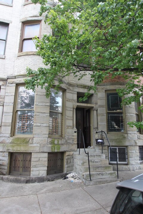 217 E Preston St in Baltimore, MD - Building Photo