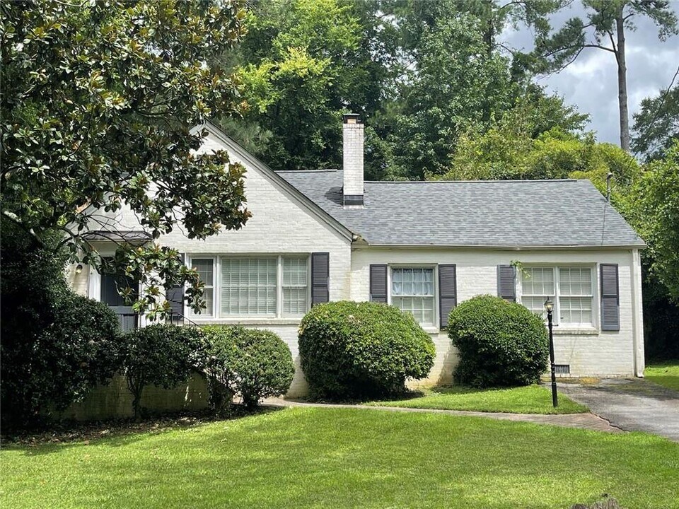 3538 Kingsboro Rd NE in Atlanta, GA - Building Photo