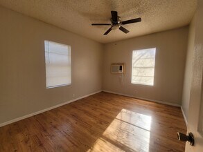 1301 Avenue C in Brownwood, TX - Foto de edificio - Building Photo
