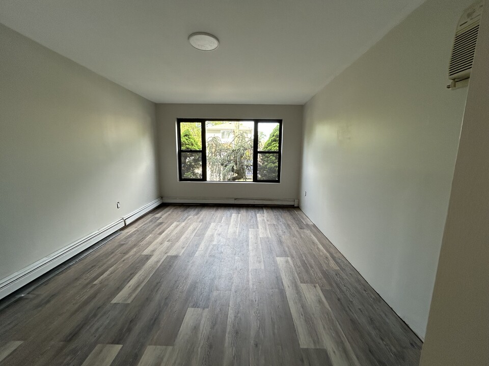 170 Detroit Ave, Unit 1 in Staten Island, NY - Building Photo