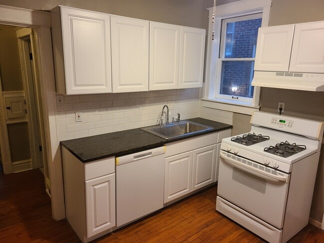 808 Pennsylvania Ave, Unit A 1st floor in University City, MO - Building Photo - Building Photo