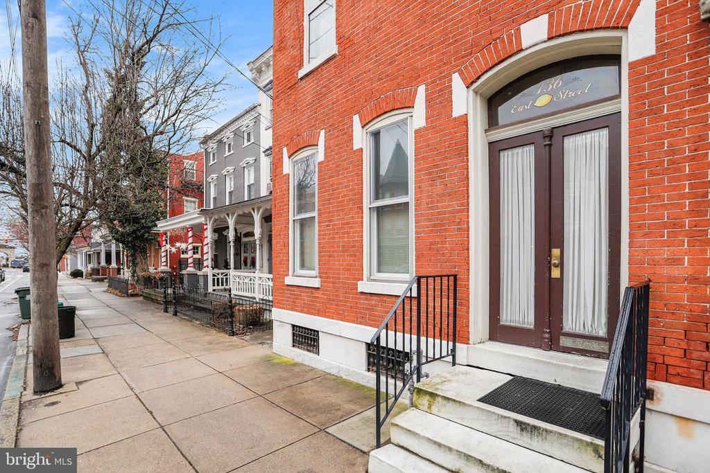 136 E Lemon St in Lancaster, PA - Foto de edificio