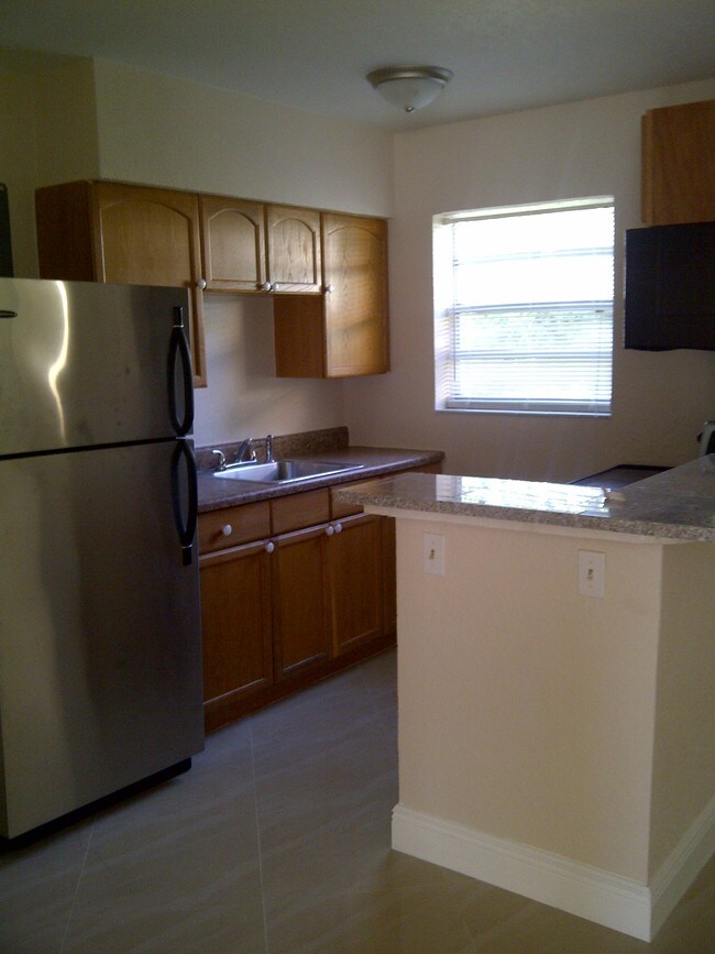 819 NE 14th Pl-Unit -2 in Fort Lauderdale, FL - Building Photo - Building Photo