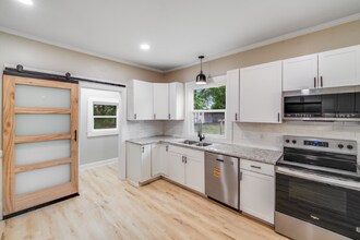 238 Academy Ave NW in Concord, NC - Foto de edificio - Building Photo